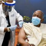 Hank Aaron Dies 18 Days after getting COVID-19 Vaccine